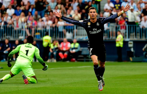 Cristiano Ronaldo ăn mừng bàn thắng mở tỷ số 1-0 cho Real Madrid Cristiano Ronaldo ăn mừng bàn thắng mở tỷ số 1-0 cho Real Madrid