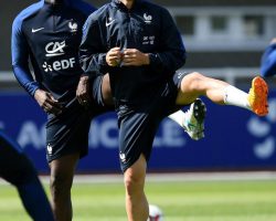 Antoine Griezmann tập luyện cùng đội tuyển Pháp