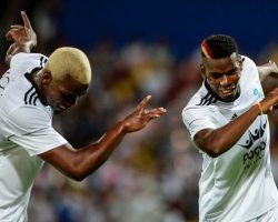 Pogba dab cùng anh trai Matias trong trận đấu từ thiện