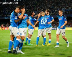Napoli vọt lên dẫn đầu Serie A