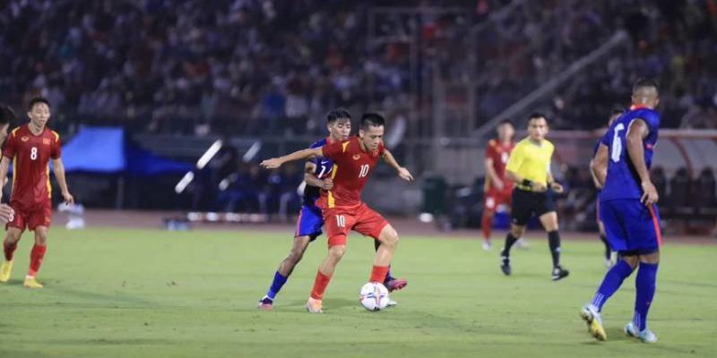 Văn Quyết mở tỷ số, Việt Nam thắng đậm Singapore 4-0