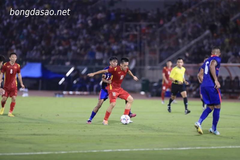 Văn Quyết mở tỷ số, Việt Nam thắng đậm Singapore 4-0