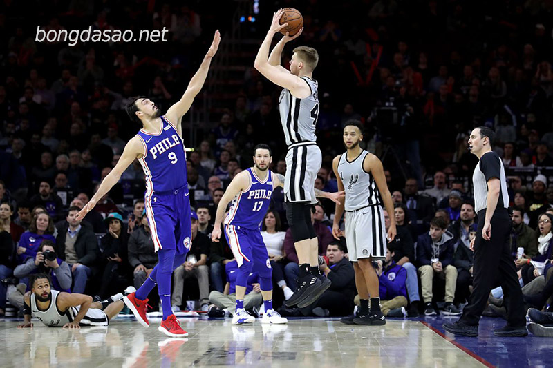Spurs còn loay hoay tìm trận thắng thì lúc này Sixers vẫn đang bay cao trên BXH miền Đông Soi kèo bóng rổ San Antonio Spurs vs Philadelphia 76ers