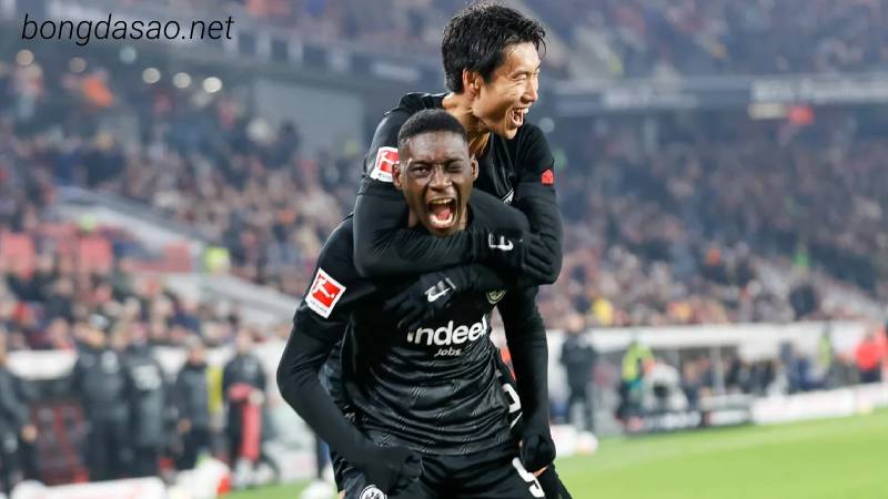 Soi kèo Eintracht Frankfurt vs Napoli, 03h00 ngày 22/02