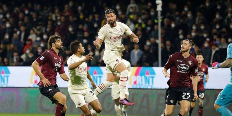 Soi kèo AC Milan vs Salernitana, 02h45 ngày 14/03