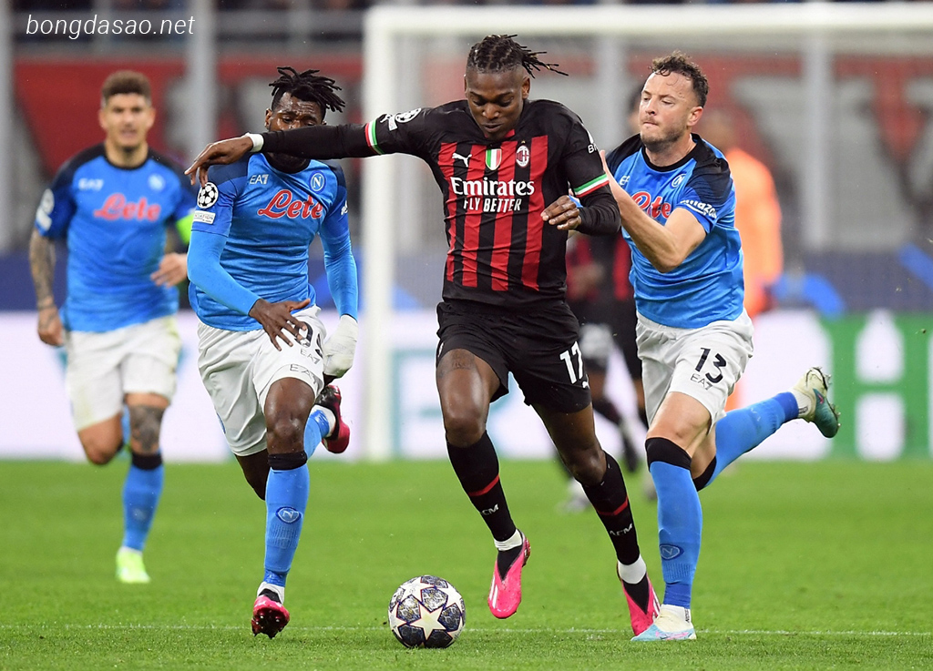 Soi kèo xiên ngày 19/04 Napoli vs AC Milan, Cup C1