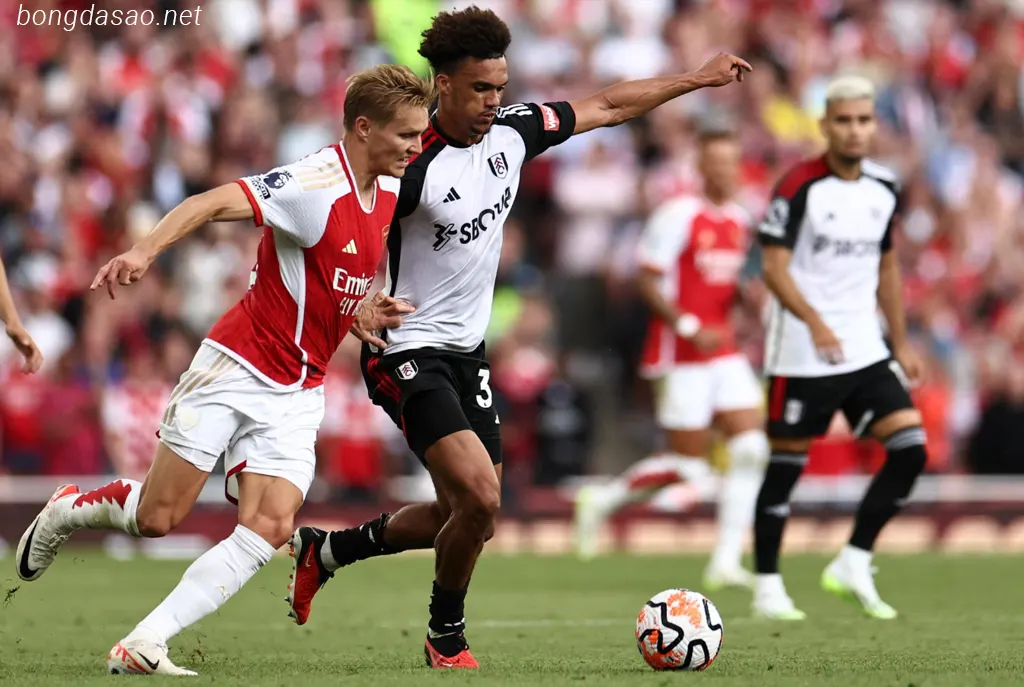 Kết quả vòng 3 Ngoại hạng Anh: Arsenal mất điểm khó tin trước Fulham Kết quả vòng 3 Ngoại hạng Anh: Arsenal mất điểm, Man United ngược dòng