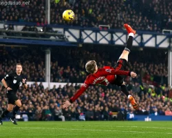 Kết quả bóng đá 26/11: Quỷ Đỏ thăng tiến, Gà Trống hụt hơi