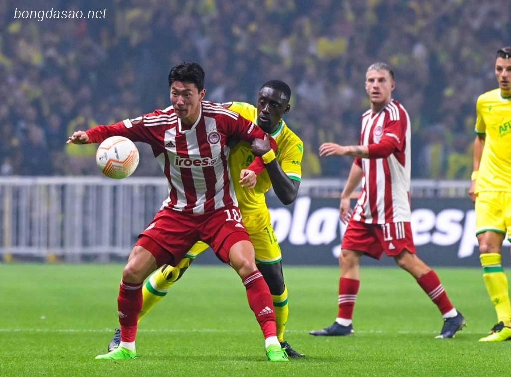 Soi kèo xiên ngày 01/12 Freiburg vs Olympiacos, Cúp C2