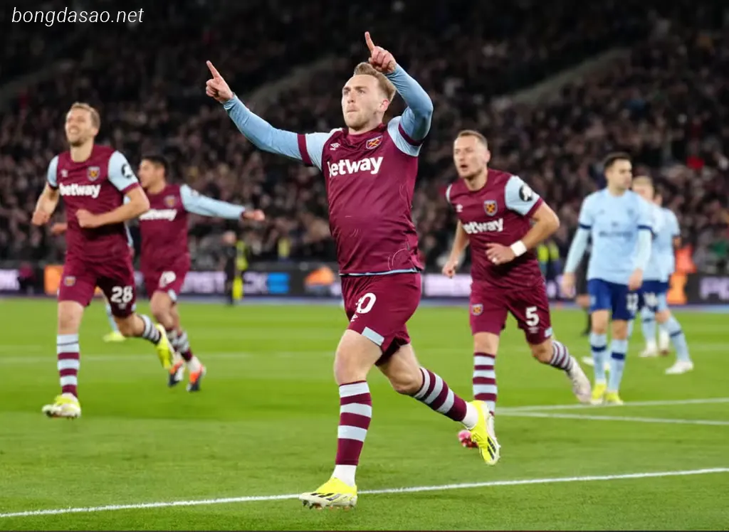 Kết quả bóng đá 27/02: Ngày của những cú hattrick