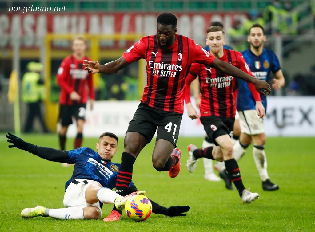 Soi kèo xiên ngày 16/02 AC Milan vs Rennes, Europa League