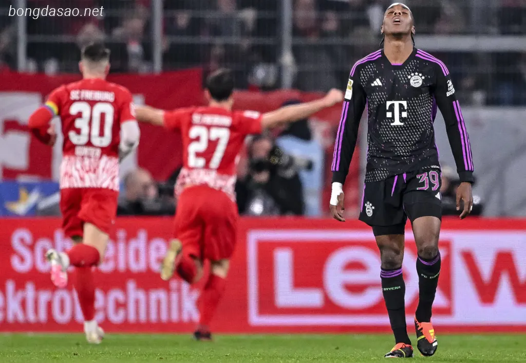 Kết quả bóng đá 02/03: FC Bayern Munich giương cờ trắng