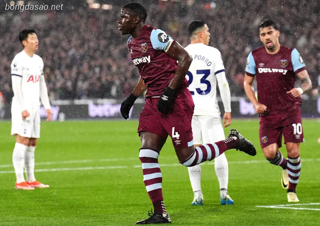 Kết quả bóng đá 03/04: Tottenham lỡ hẹn với top 4
