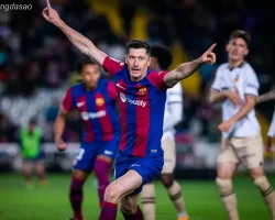 Kết quả bóng đá 30/04: Lewandowksi bắn hạ Bầy Dơi