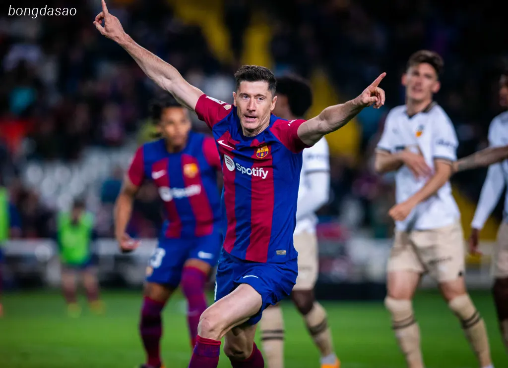 Kết quả bóng đá 30/04: Lewandowksi bắn hạ Bầy Dơi