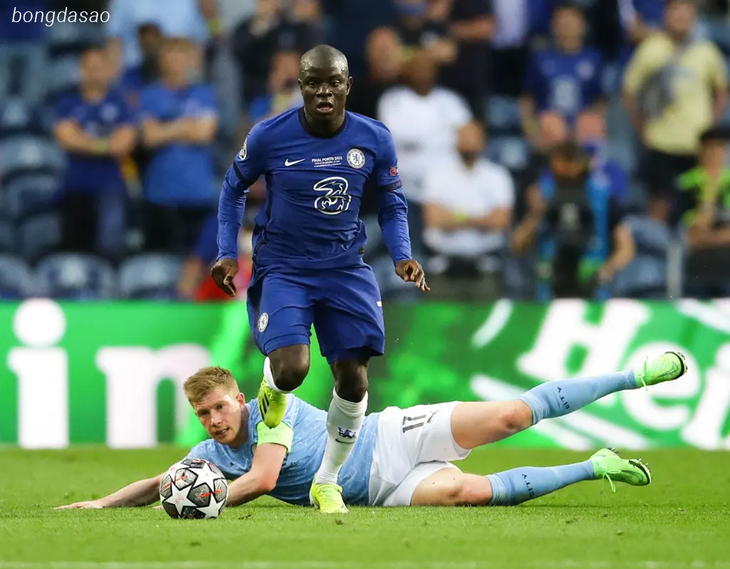 Chelsea được khuyên mua lại Kante