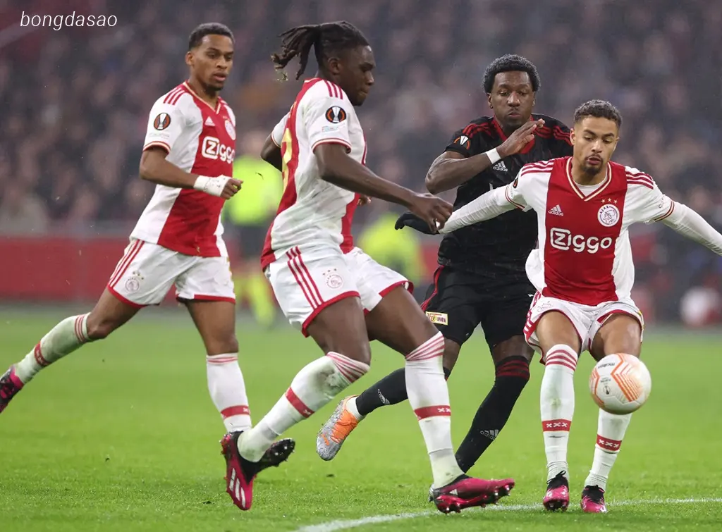 Soi kèo xiên ngày 26/07 Ajax Amsterdam vs Vojvodina, Cúp C2