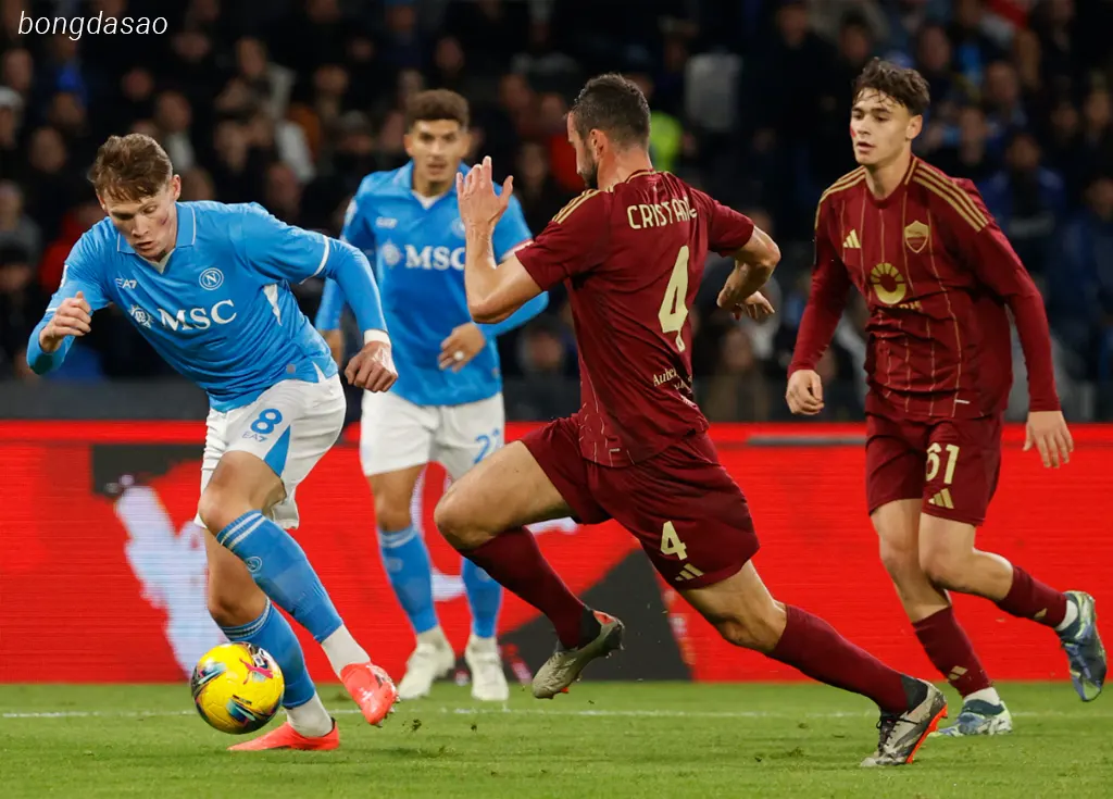 Kết quả bóng đá 25/11: Napoli đòi lại ngôi đầu Serie A
