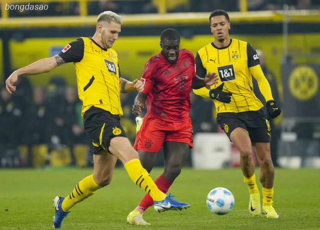 Kết quả bóng đá 01/12: FC Bayern Munich chia điểm với Dortmund
