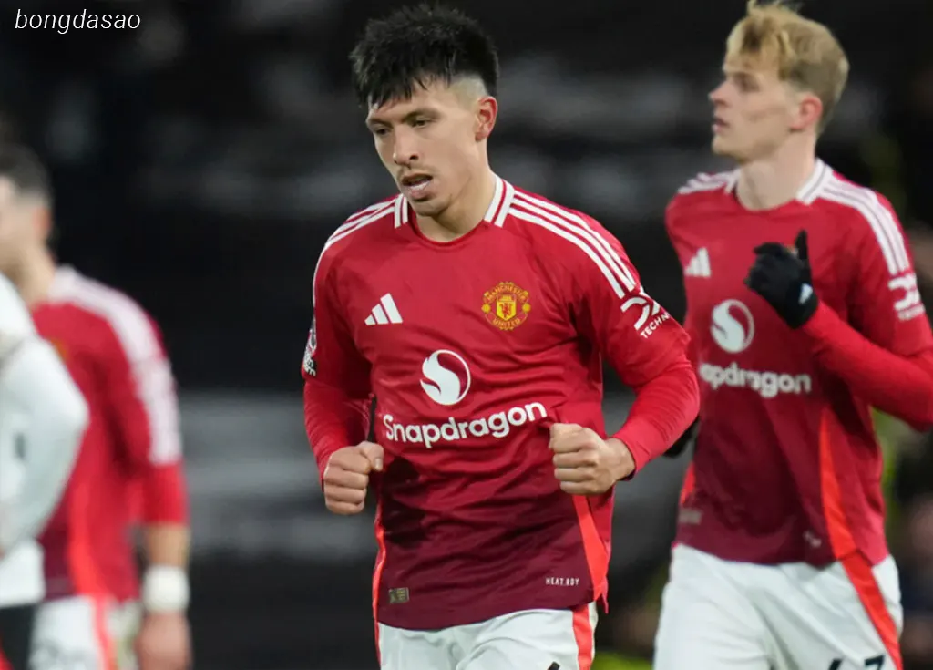 Lissandro Martinez bênh vực đồng đội sau trận thắng Fulham