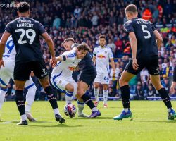 Soi kèo xiên ngày 28/01 Burnley vs Leeds United, Championship