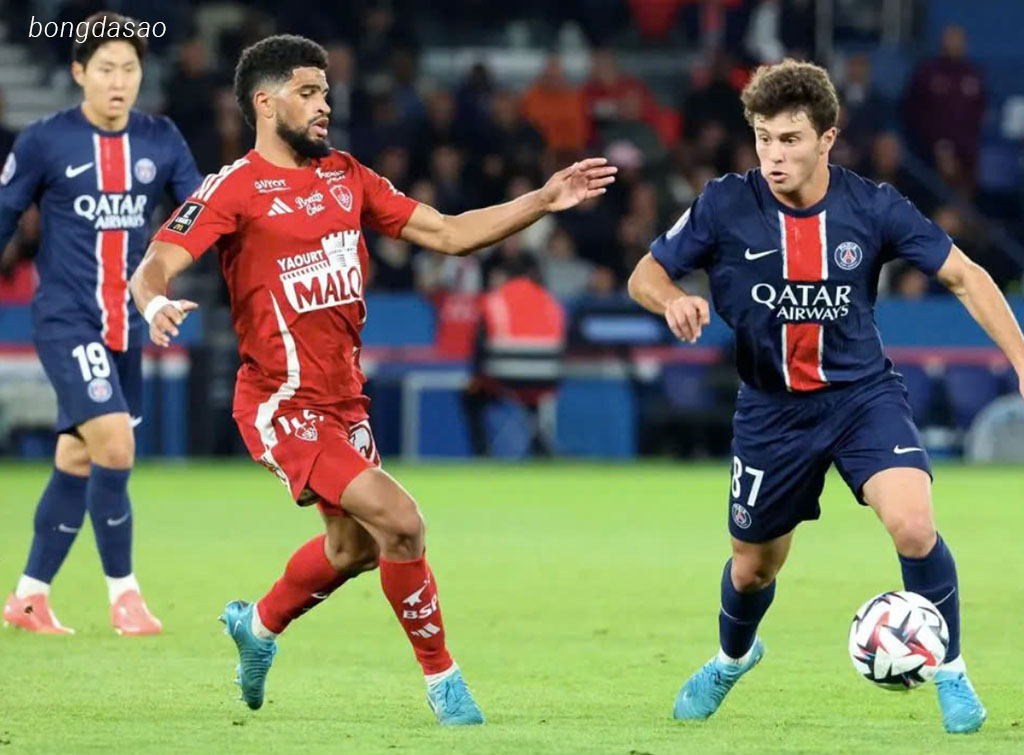 Soi kèo xiên ngày 12/02 Brest vs PSG, Champions League