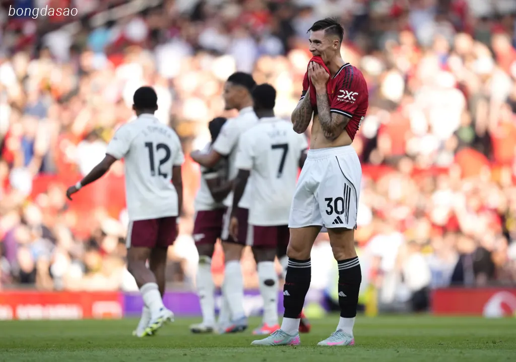 Kết quả bóng đá ngày 17/08: Man United thua đau Arsenal