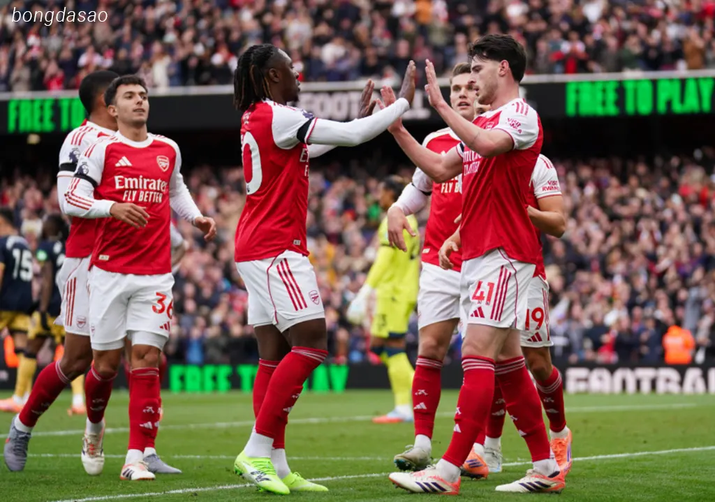 Kết quả vòng 7 Premier League: Arsenal lần đầu lên đỉnh bảng