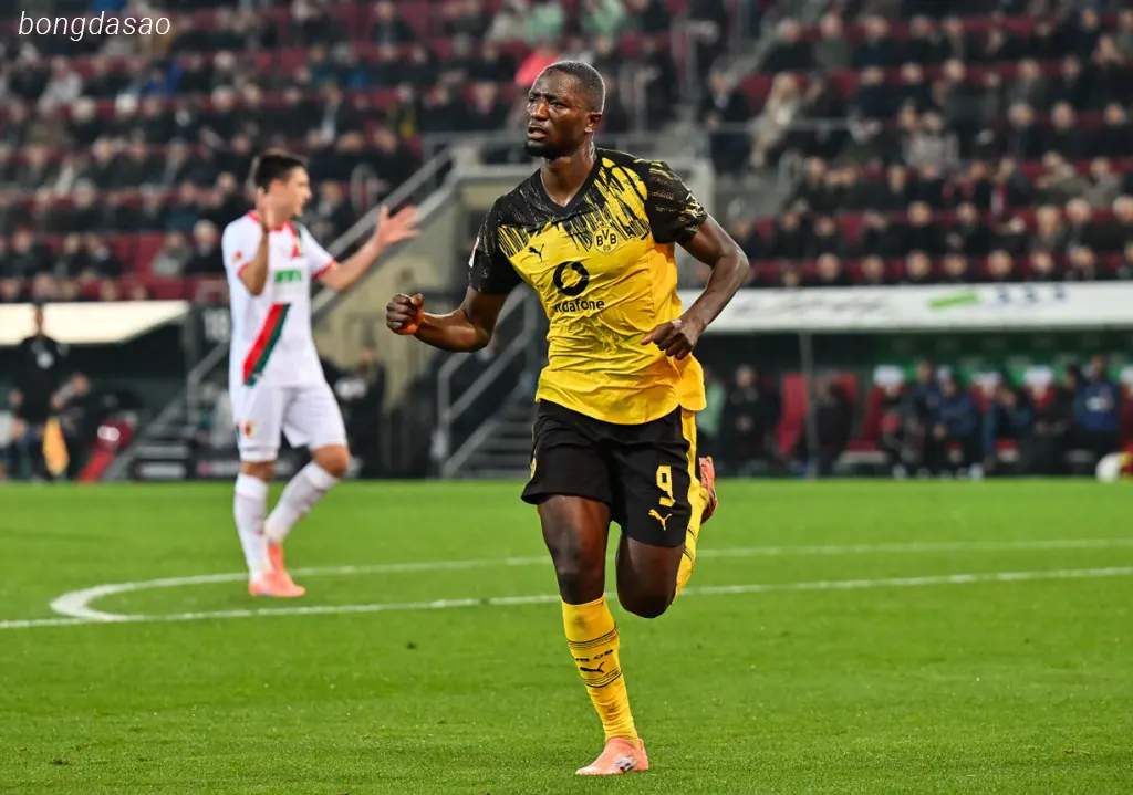 Kết quả bóng đá ngày 01/11: Dortmund nỗ lực bám đuổi